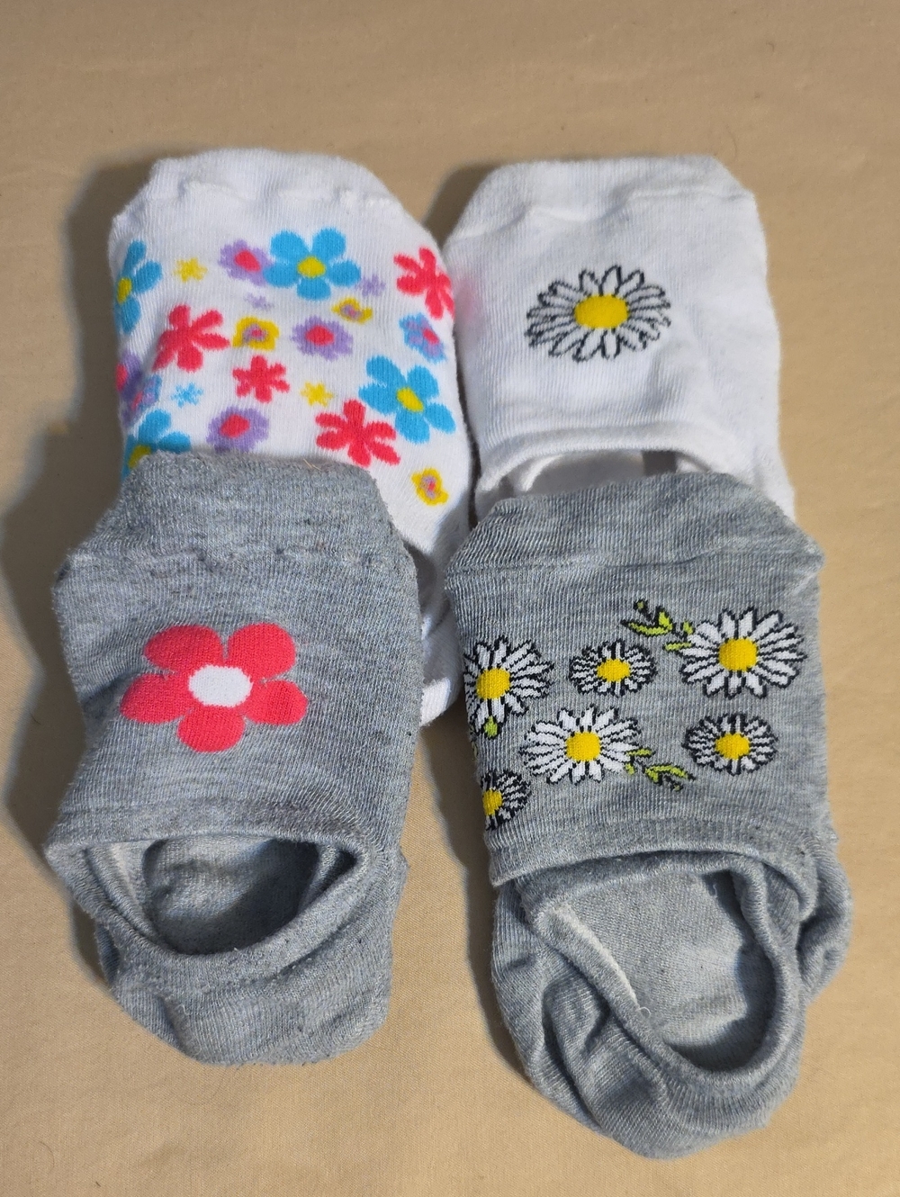 **FREE W/PURCHASE** Neutral Floral No-Show Socks - 4-Pack